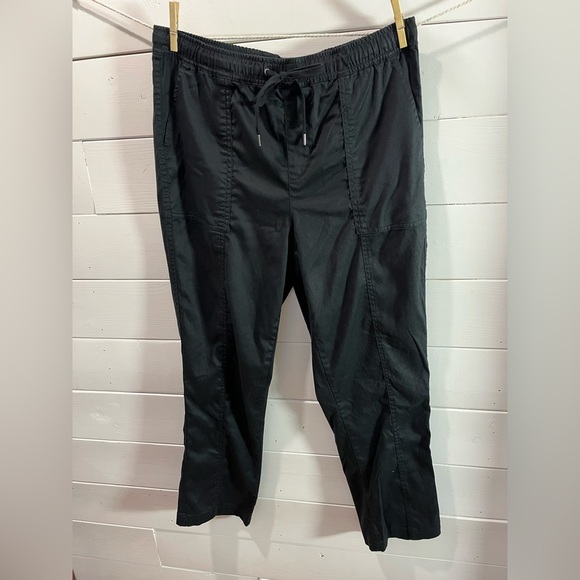 🖤 TAHARI – L – Black Drawstring Crop Pants - Picture 5 of 9